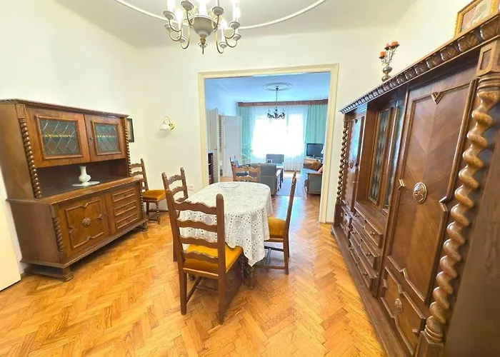 Elegant Apartment *