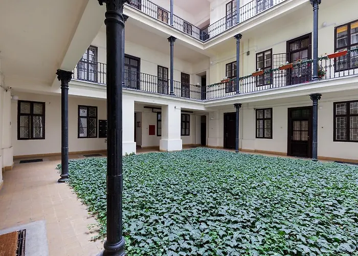 Elegant بودابست