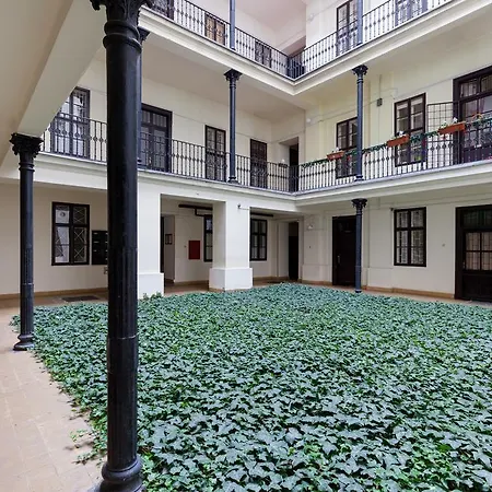 Elegant بودابست